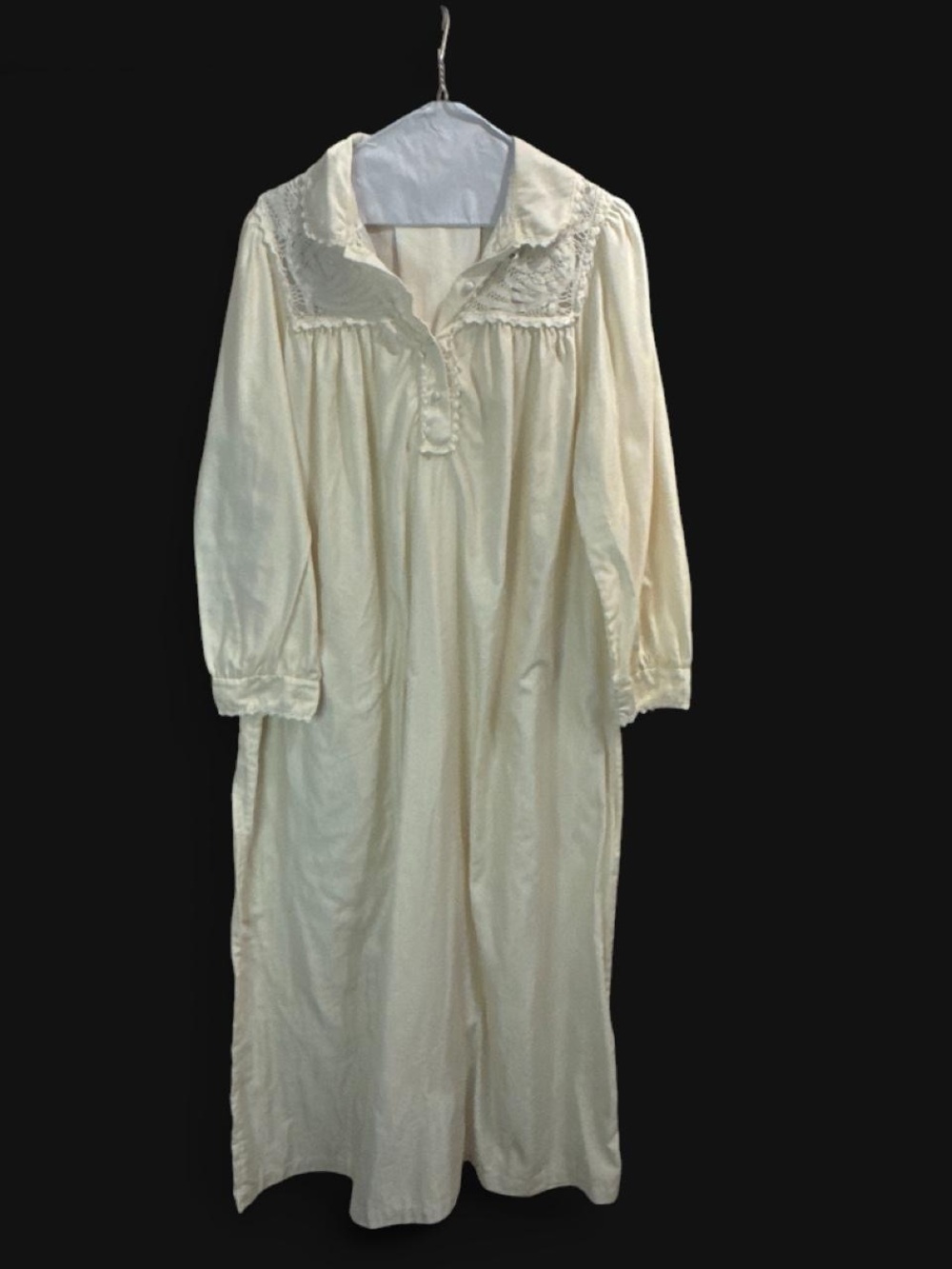 Women's Cream Long-Sleeve Lace-Trim Nightgown